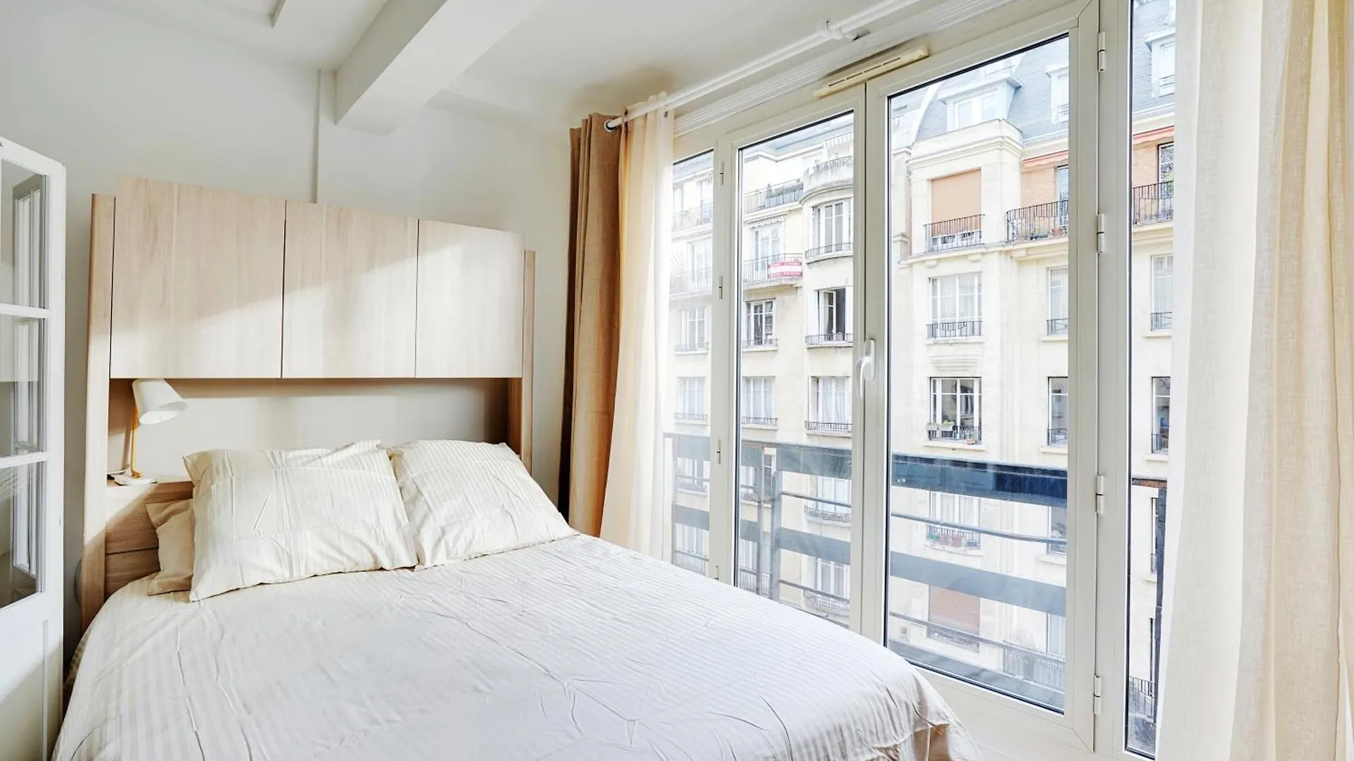 Parisian Charm Porte Maillot Apartment Paris