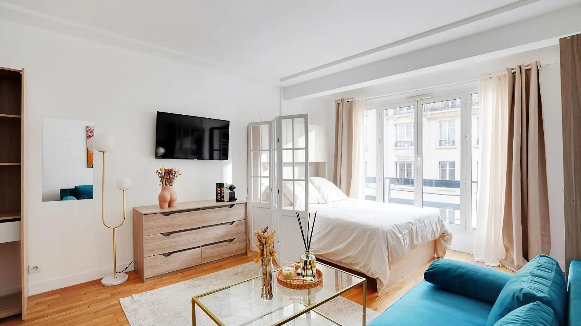 Apartment Parisian Charm Porte Maillot France